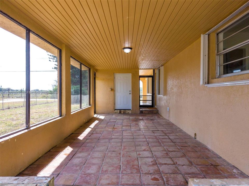 Vendido Recientemente: $750,000 (2 camas, 2 baños, 1305 Pies cuadrados)