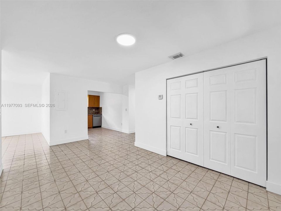 Vendido Recientemente: $750,000 (2 camas, 2 baños, 1305 Pies cuadrados)