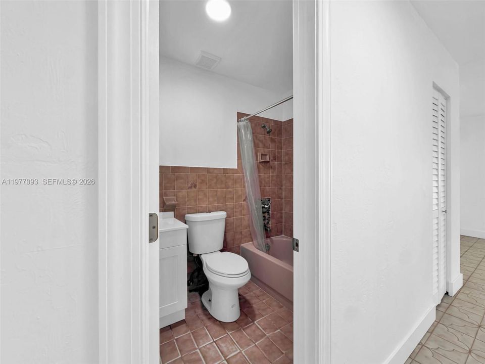 Vendido Recientemente: $750,000 (2 camas, 2 baños, 1305 Pies cuadrados)
