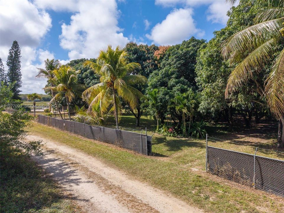 Vendido Recientemente: $750,000 (2 camas, 2 baños, 1305 Pies cuadrados)