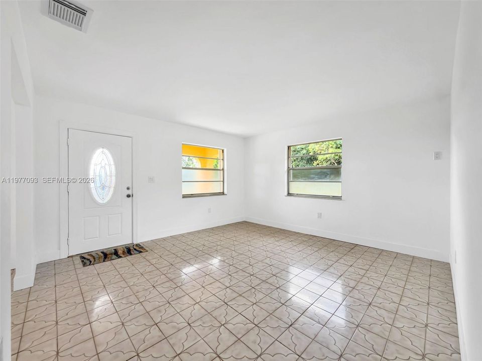 Vendido Recientemente: $750,000 (2 camas, 2 baños, 1305 Pies cuadrados)