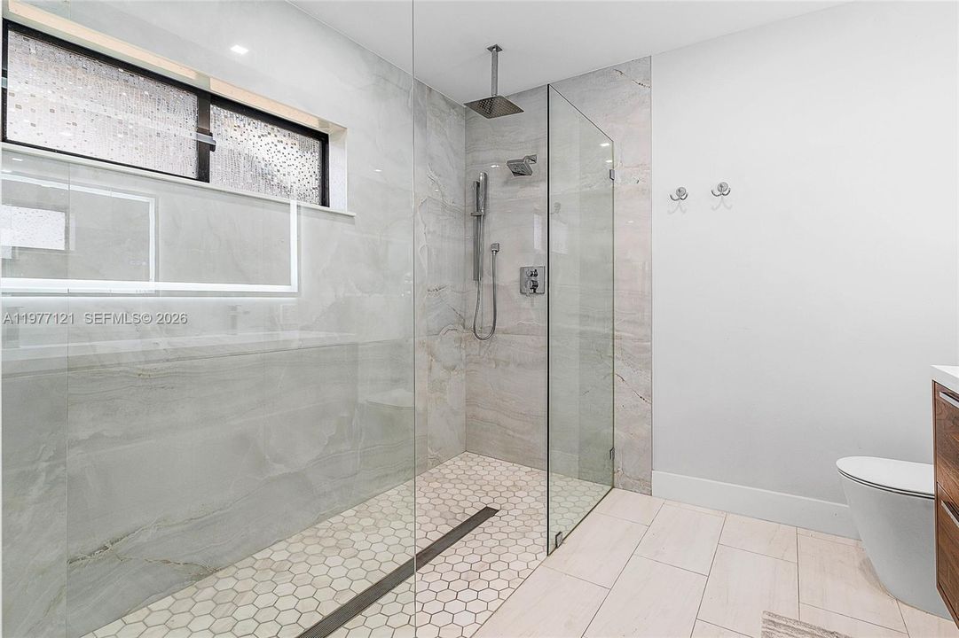 En Venta: $2,450,000 (3 camas, 2 baños, 1934 Pies cuadrados)