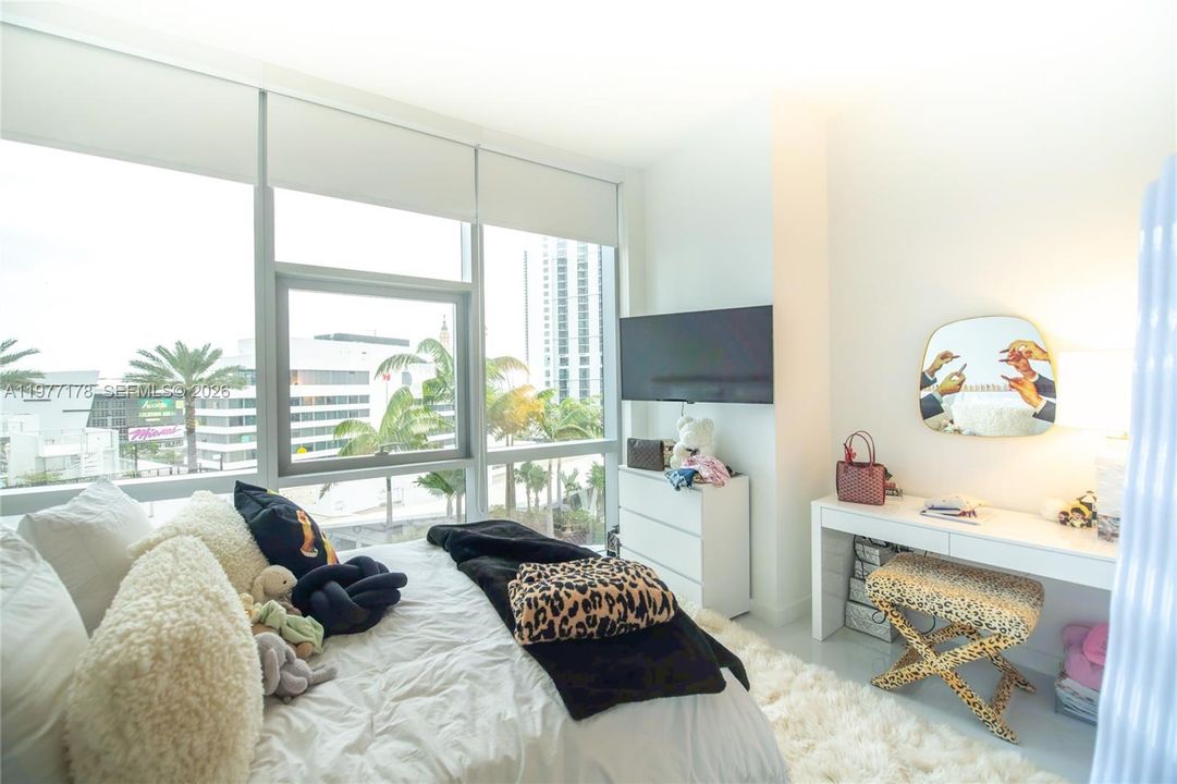 For Sale: $1,350,000 (3 beds, 4 baths, 2202 Square Feet)