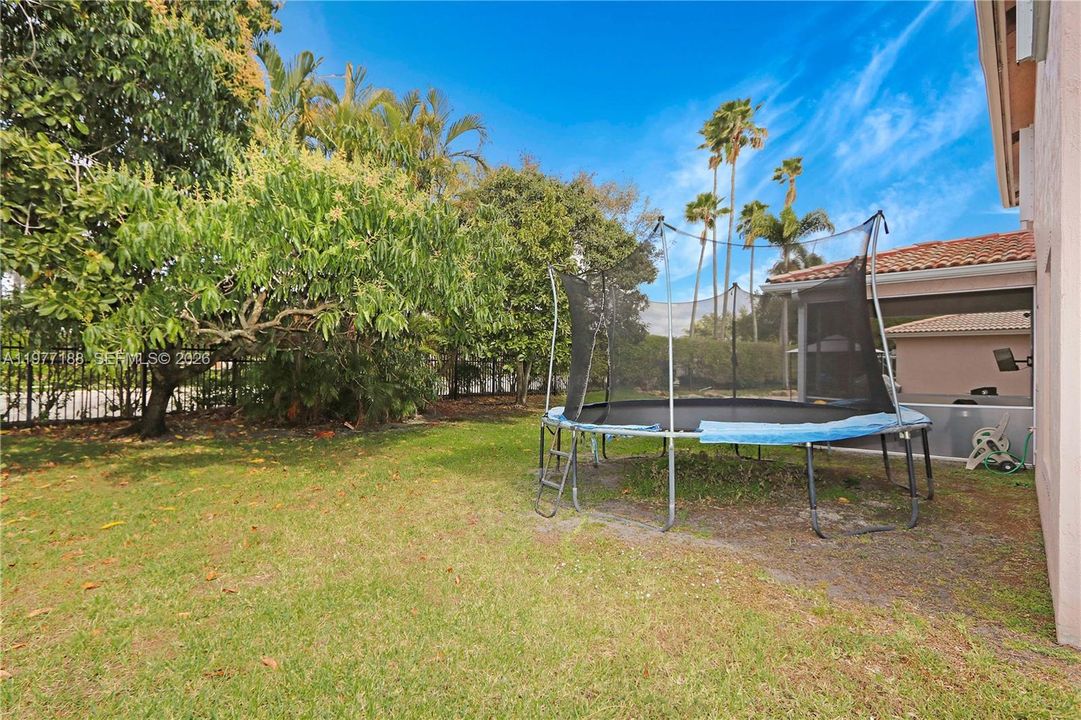 В аренду: $4,650 (4 спален, 2 ванн, 2083 Квадратных фут)