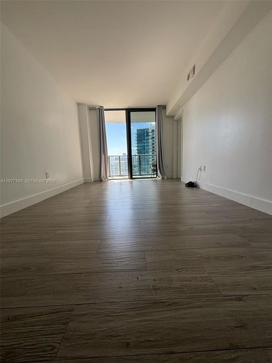 For Sale: $520,000 (1 beds, 1 baths, 673 Square Feet)