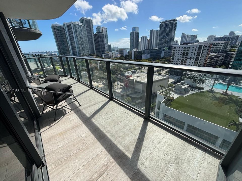 For Sale: $520,000 (1 beds, 1 baths, 673 Square Feet)