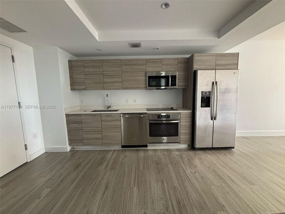 For Sale: $520,000 (1 beds, 1 baths, 673 Square Feet)