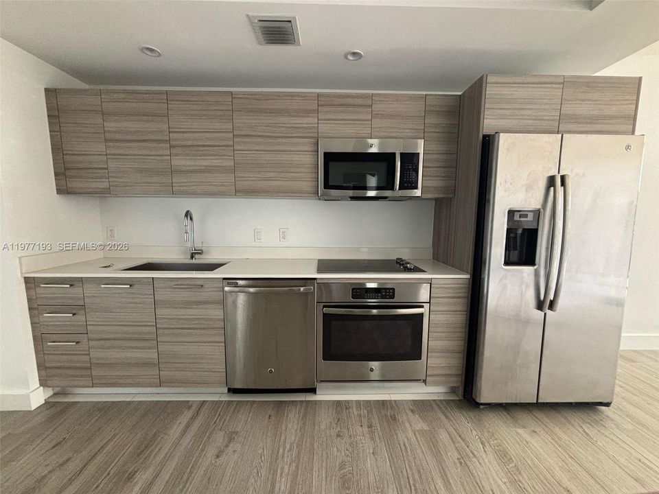 For Sale: $520,000 (1 beds, 1 baths, 673 Square Feet)