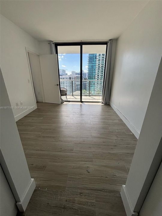 For Sale: $520,000 (1 beds, 1 baths, 673 Square Feet)