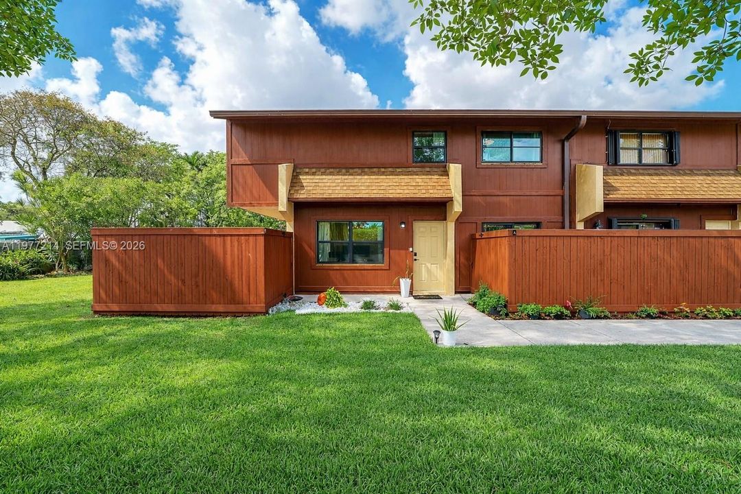 На продажу: $389,000 (2 спален, 2 ванн, 1330 Квадратных фут)