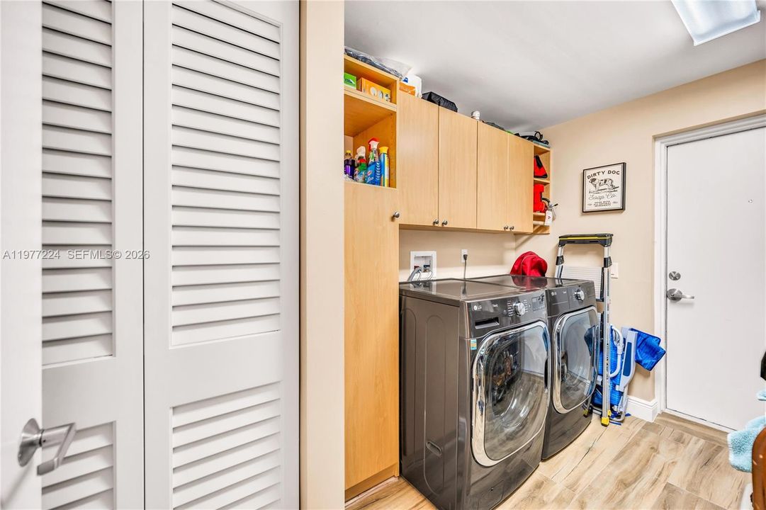 На продажу: $1,425,000 (3 спален, 2 ванн, 2056 Квадратных фут)