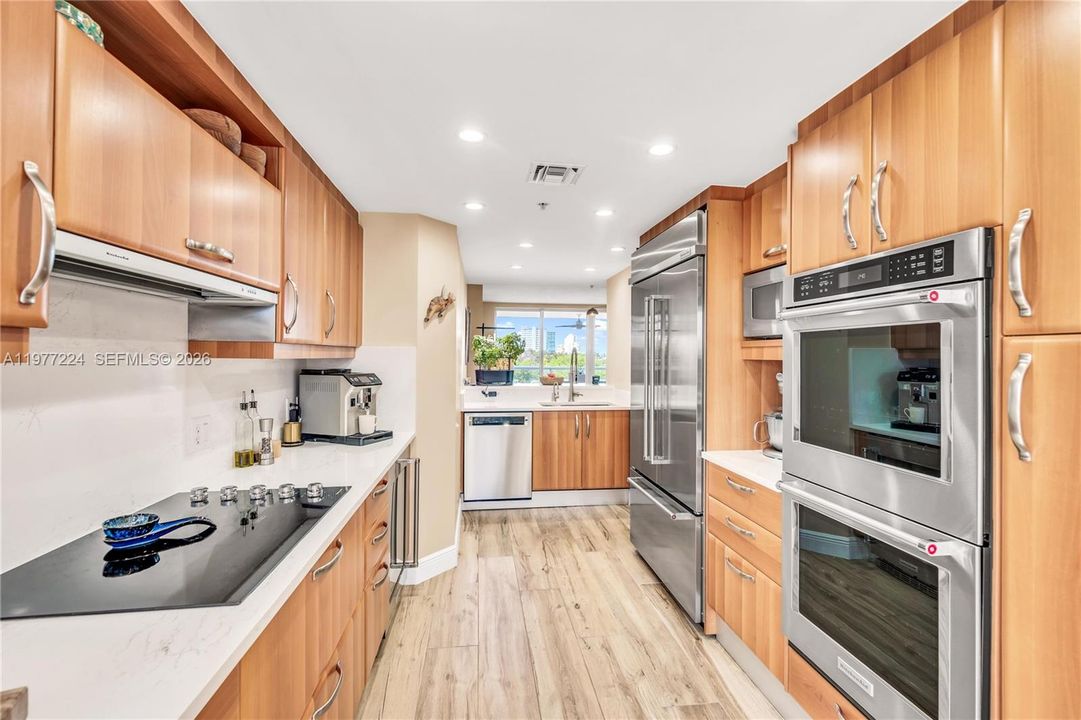 На продажу: $1,425,000 (3 спален, 2 ванн, 2056 Квадратных фут)