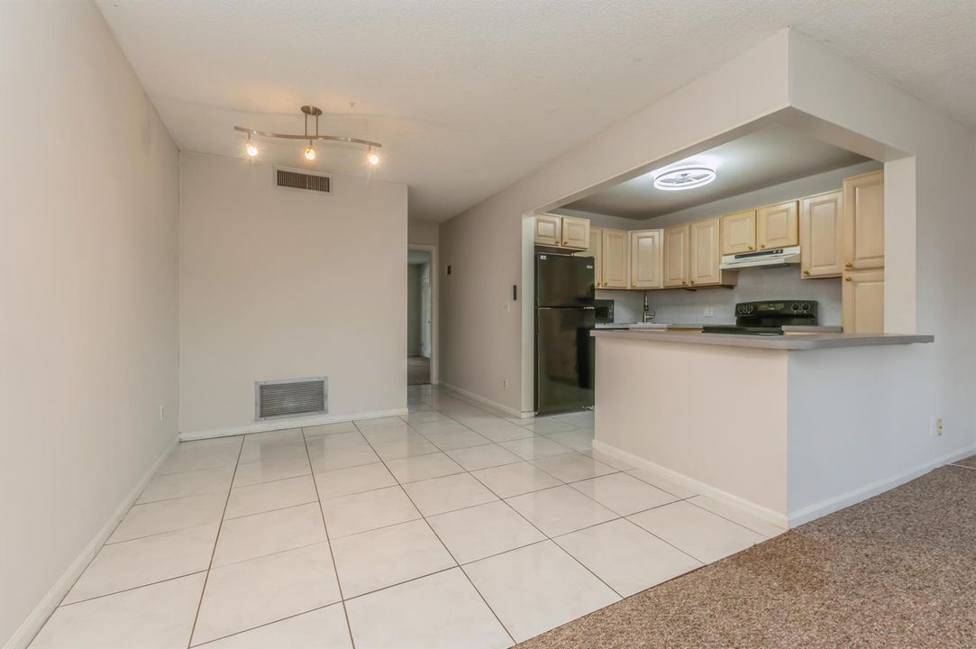 07_2403LowsonBlvd_UnitC_92_KitchenDining