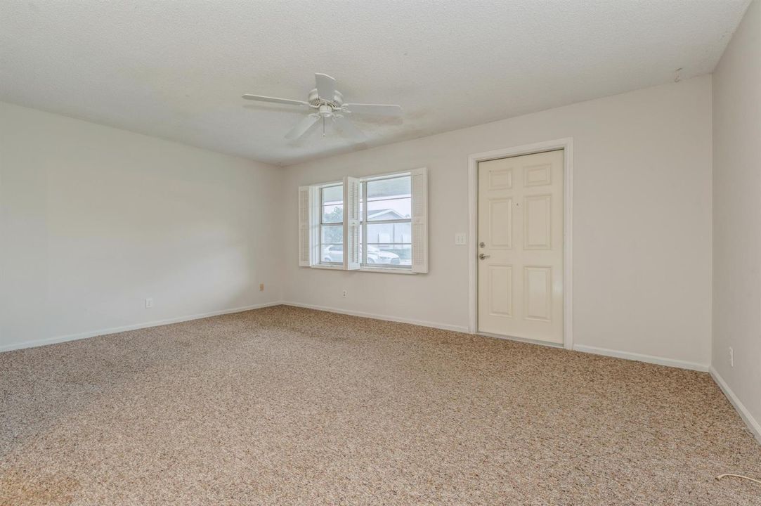 03_2403LowsonBlvd_UnitC_1_LivingRoom_HiR