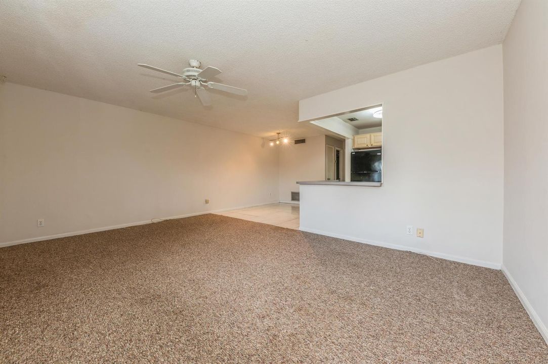 04_2403LowsonBlvd_UnitC_93_LivingRoomDin