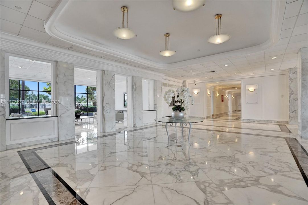 Под контрактом: $860,000 (2 спален, 2 ванн, 1940 Квадратных фут)