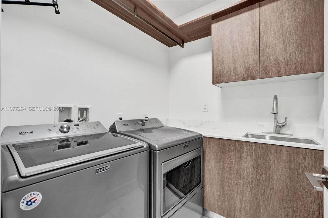 En Venta: $2,680,000 (5 camas, 5 baños, 3841 Pies cuadrados)