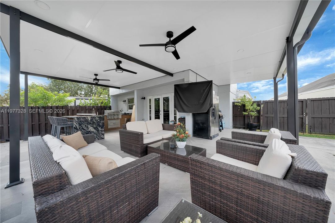 En Venta: $659,000 (3 camas, 2 baños, 1684 Pies cuadrados)