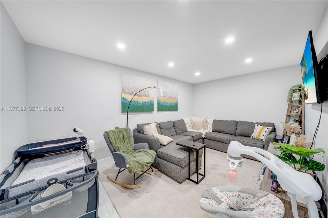 En Venta: $659,000 (3 camas, 2 baños, 1684 Pies cuadrados)