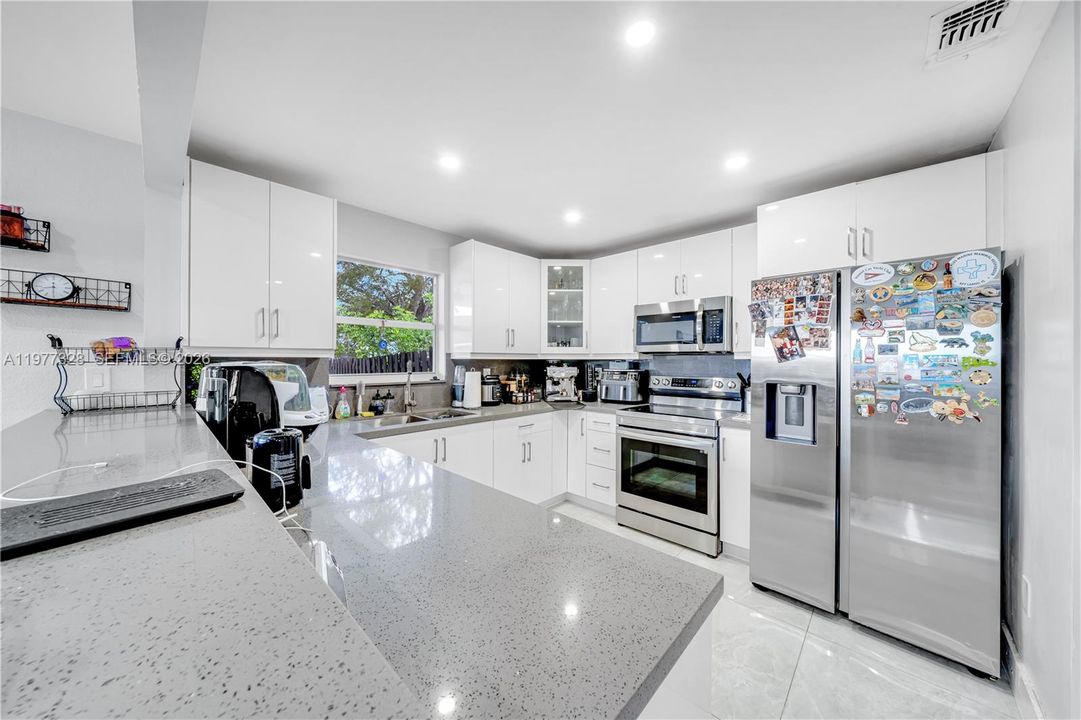 En Venta: $659,000 (3 camas, 2 baños, 1684 Pies cuadrados)