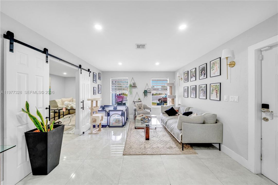 En Venta: $659,000 (3 camas, 2 baños, 1684 Pies cuadrados)