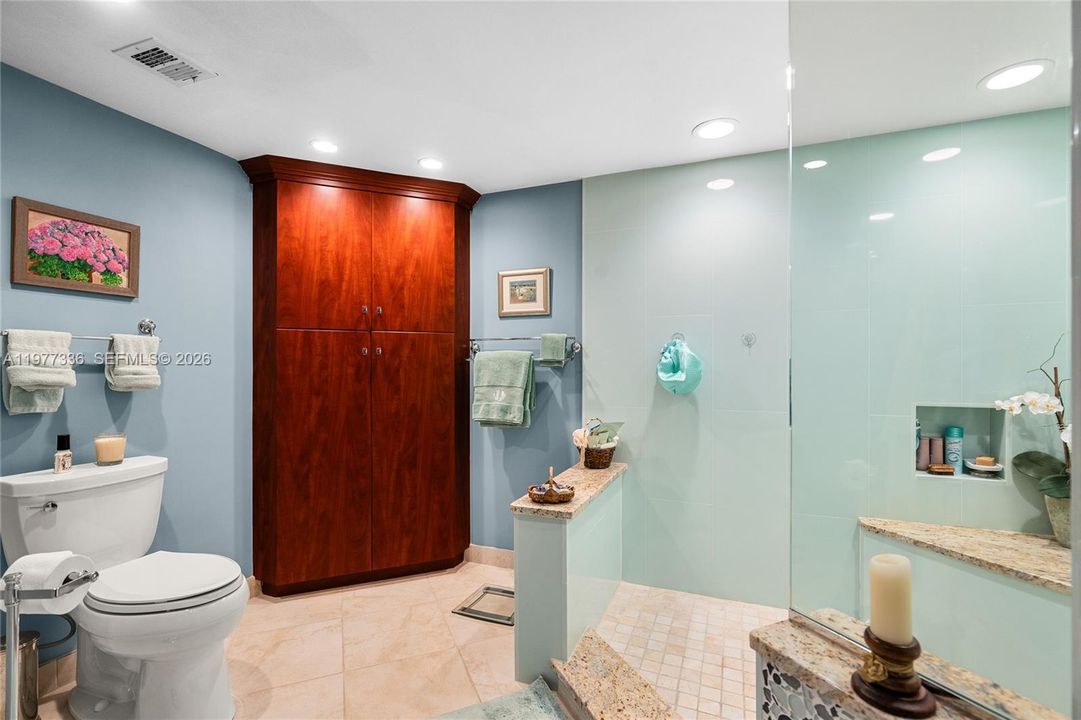 En Venta: $2,295,000 (2 camas, 2 baños, 2010 Pies cuadrados)