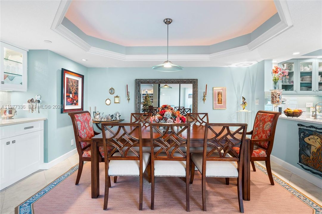 En Venta: $2,295,000 (2 camas, 2 baños, 2010 Pies cuadrados)