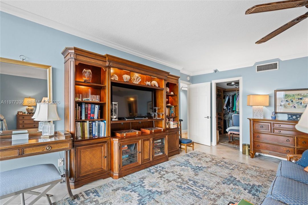 En Venta: $2,295,000 (2 camas, 2 baños, 2010 Pies cuadrados)