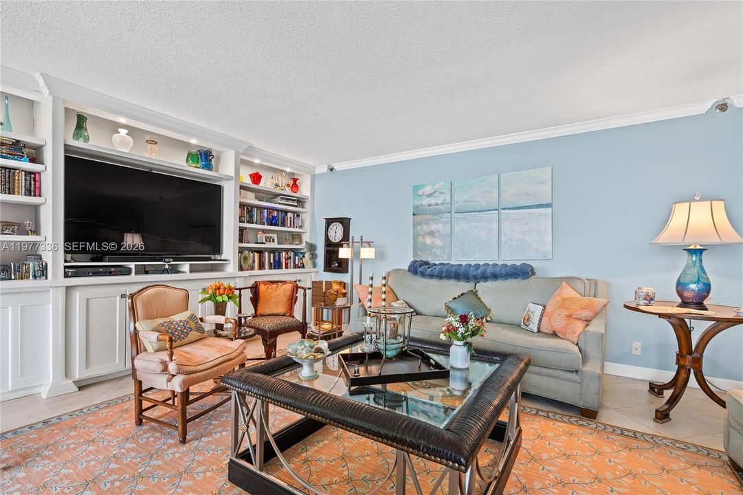 En Venta: $2,295,000 (2 camas, 2 baños, 2010 Pies cuadrados)