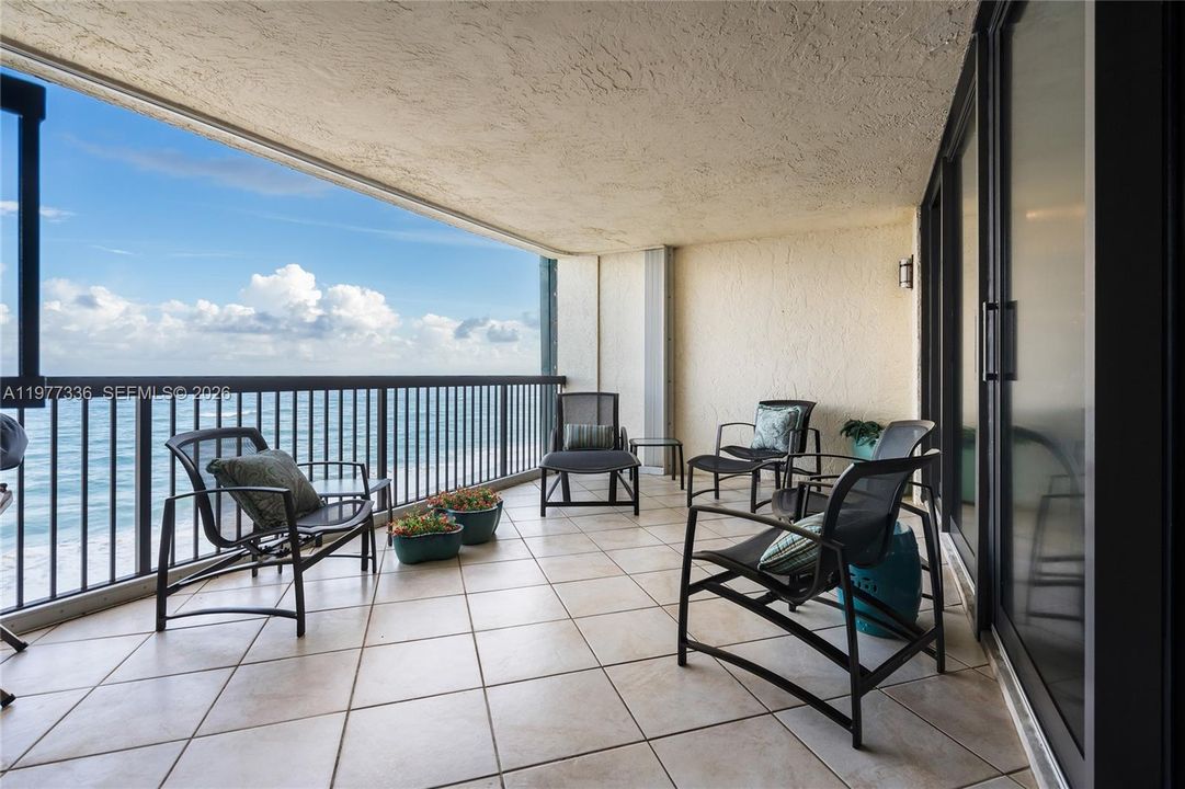 En Venta: $2,295,000 (2 camas, 2 baños, 2010 Pies cuadrados)