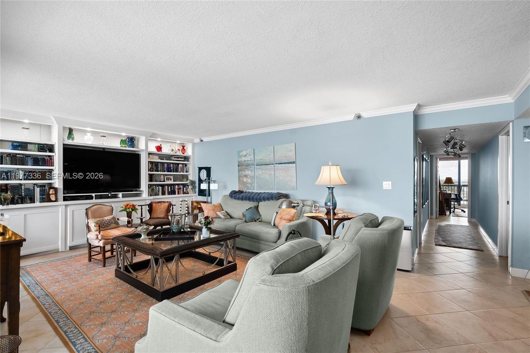 En Venta: $2,295,000 (2 camas, 2 baños, 2010 Pies cuadrados)