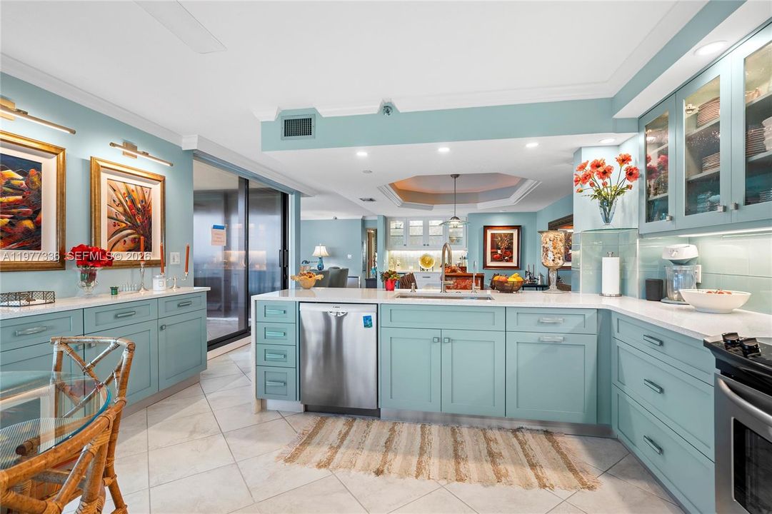 En Venta: $2,295,000 (2 camas, 2 baños, 2010 Pies cuadrados)