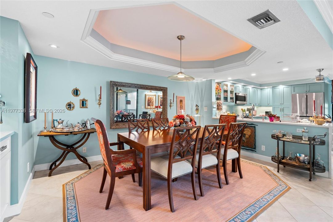 En Venta: $2,295,000 (2 camas, 2 baños, 2010 Pies cuadrados)