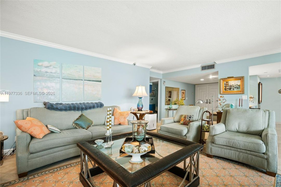 En Venta: $2,295,000 (2 camas, 2 baños, 2010 Pies cuadrados)