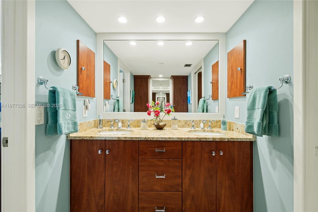 En Venta: $2,295,000 (2 camas, 2 baños, 2010 Pies cuadrados)