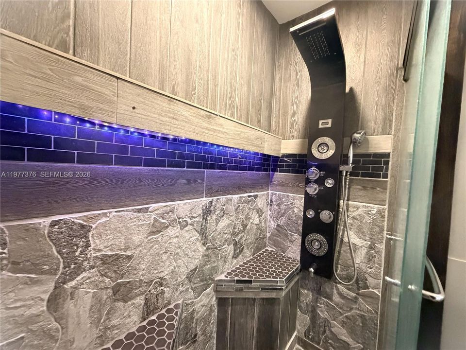 В аренду: $2,000 (2 спален, 2 ванн, 1280 Квадратных фут)