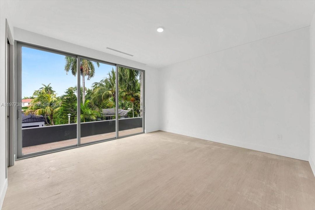 For Sale: $5,700,000 (5 beds, 5 baths, 4410 Square Feet)