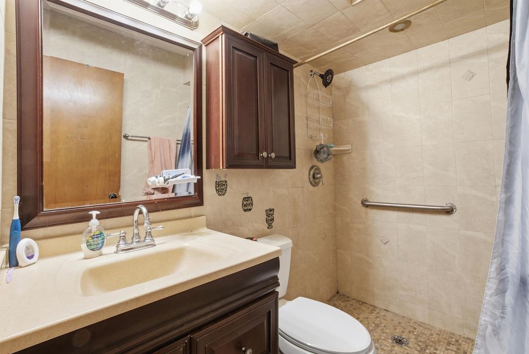 712 Bianca Dr NE_007