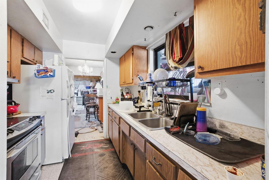 712 Bianca Dr NE_011