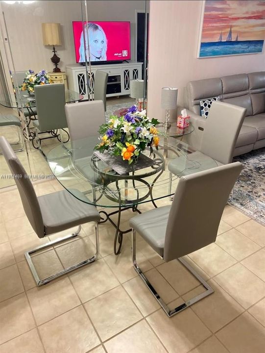En Venta: $419,000 (2 camas, 2 baños, 1000 Pies cuadrados)