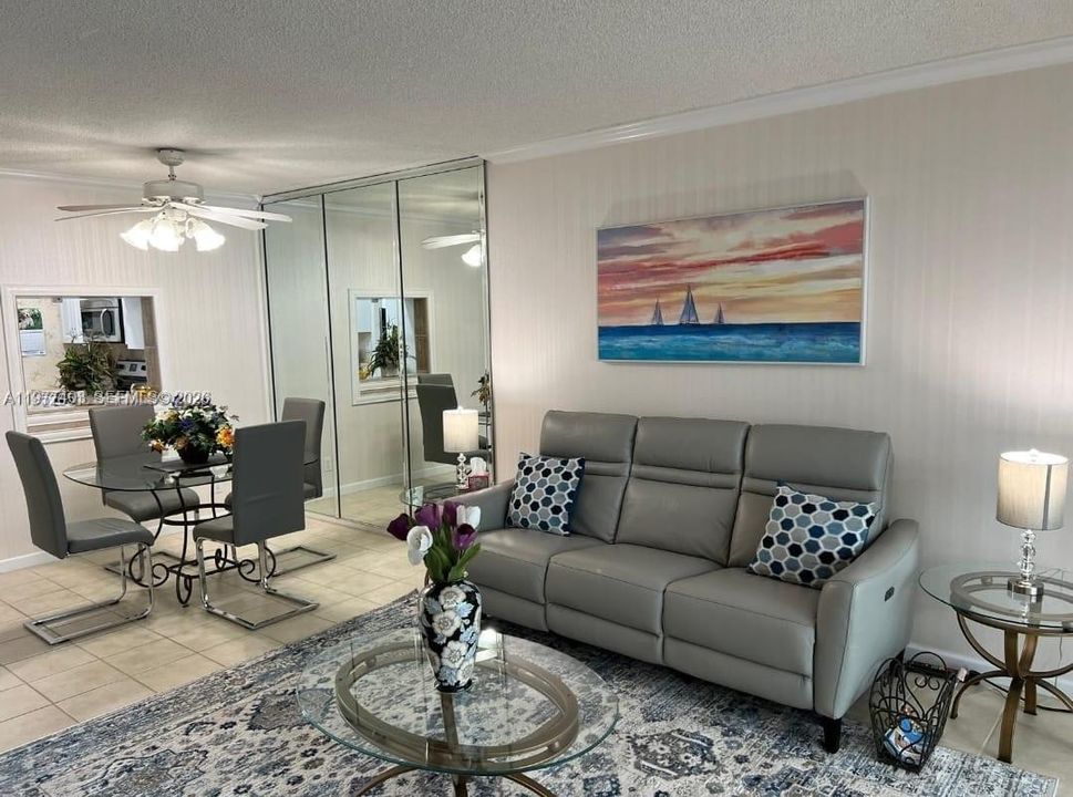 En Venta: $419,000 (2 camas, 2 baños, 1000 Pies cuadrados)