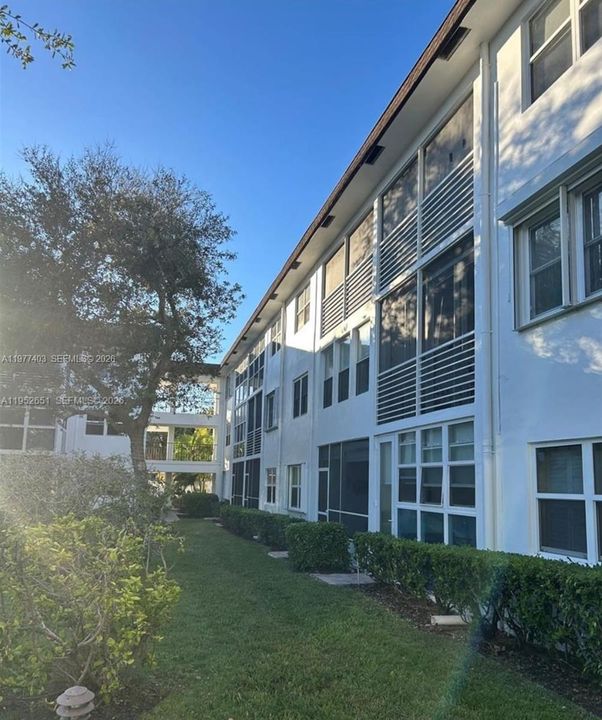 En Venta: $419,000 (2 camas, 2 baños, 1000 Pies cuadrados)