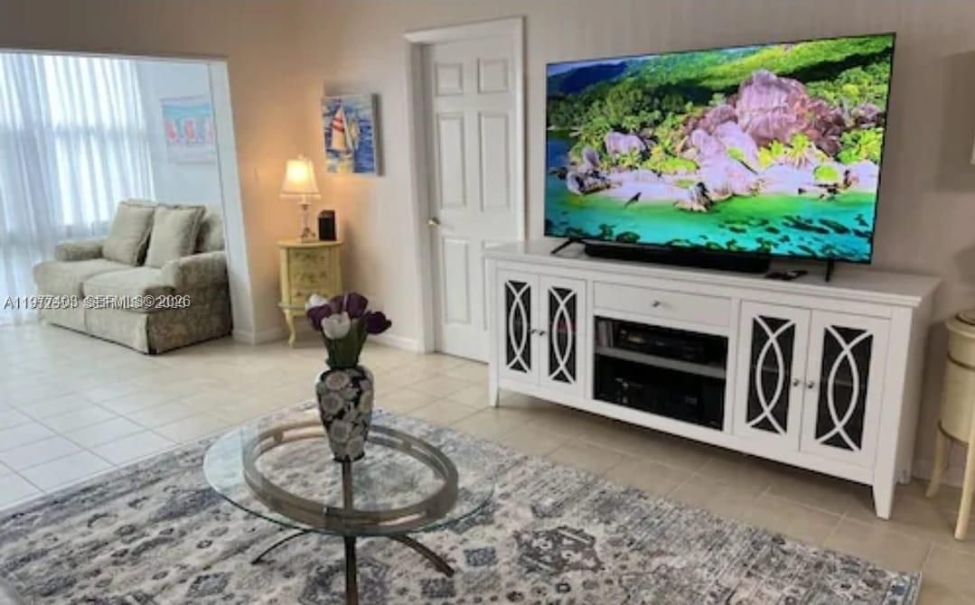 En Venta: $419,000 (2 camas, 2 baños, 1000 Pies cuadrados)