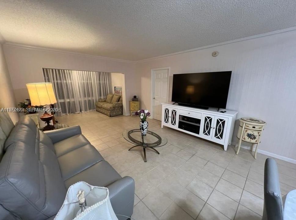 En Venta: $419,000 (2 camas, 2 baños, 1000 Pies cuadrados)
