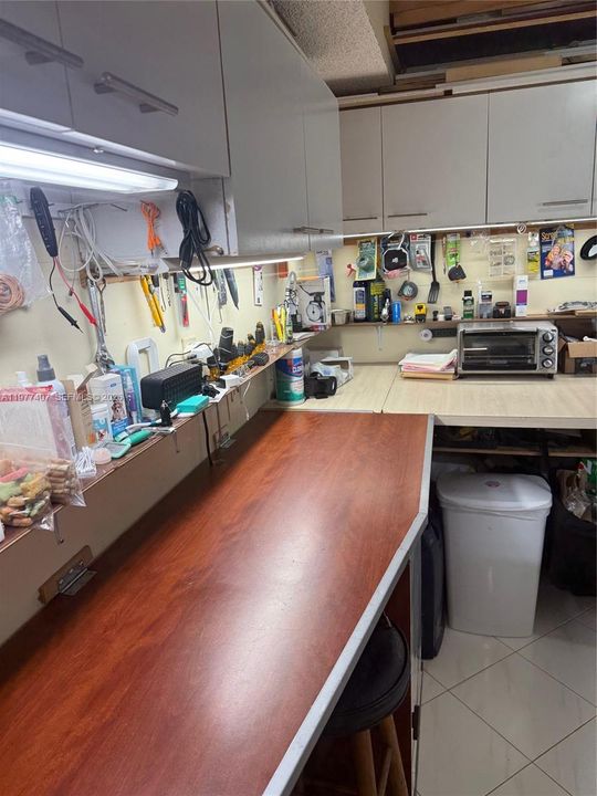 UTILITY/LAUNDRY ROOM FOLDABLE WORK TABLE