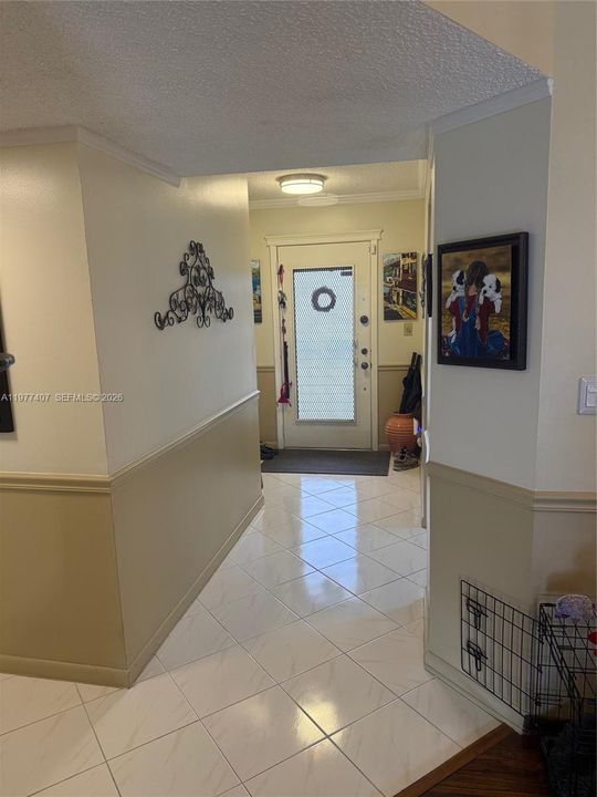 BEAUTIFUL TILED ENTRY HALLWAY