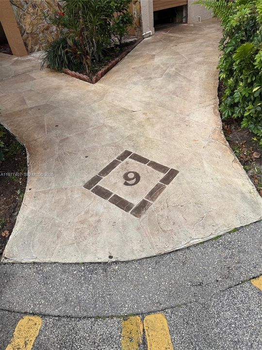 GROUND MARKING TO BUILDING 9