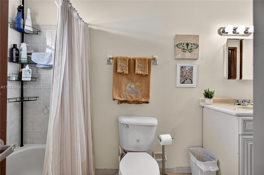 En Venta: $295,000 (3 camas, 2 baños, 1160 Pies cuadrados)