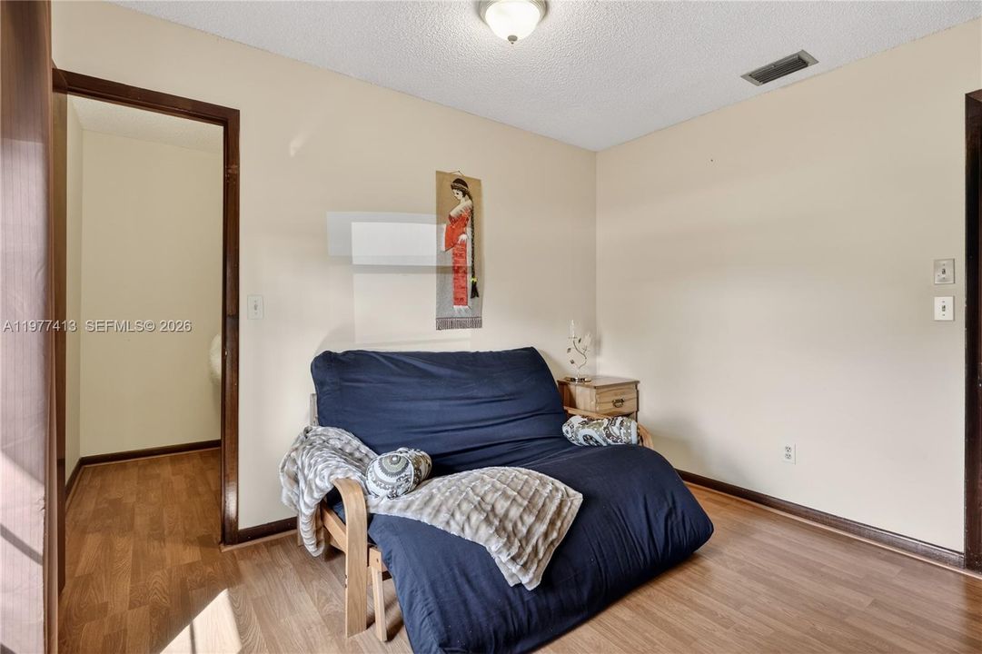En Venta: $295,000 (3 camas, 2 baños, 1160 Pies cuadrados)