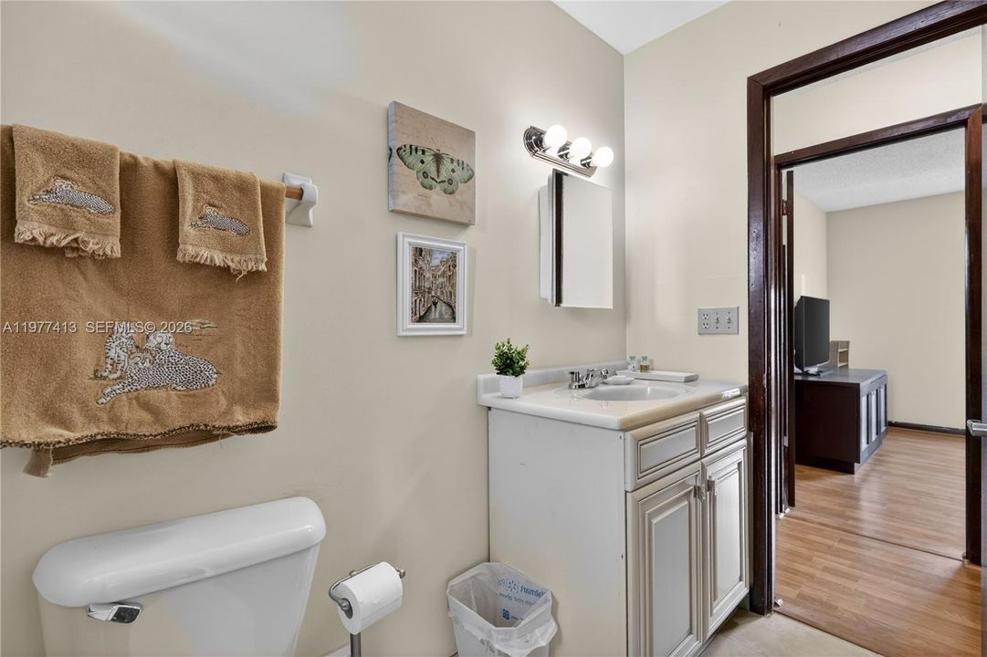 En Venta: $295,000 (3 camas, 2 baños, 1160 Pies cuadrados)